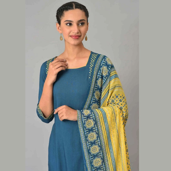 Blue-Thread-Embroidered-kurta-Set