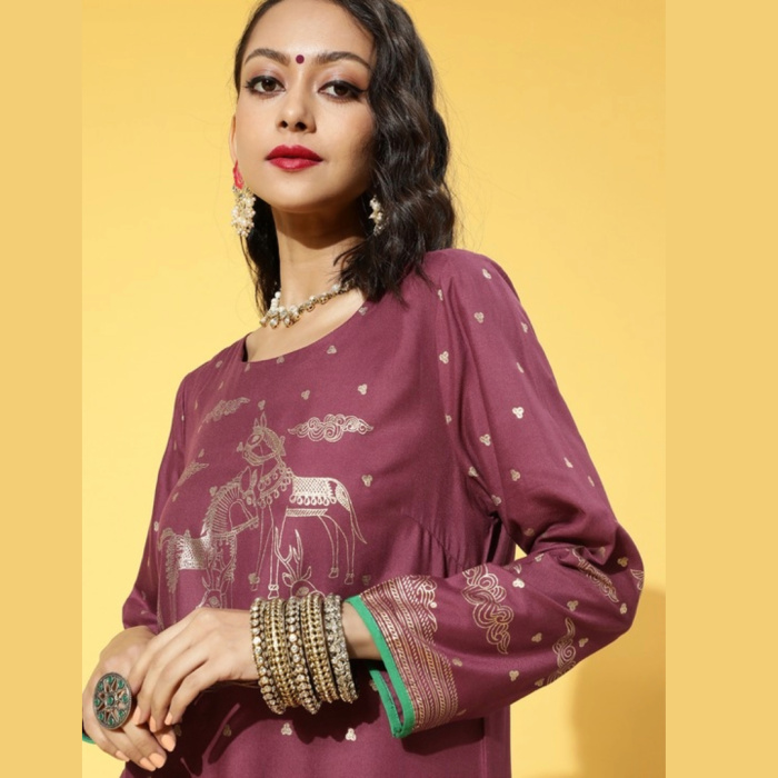 Women-Burgundy-Golden-Ethnic-Motifs-Printed-Kurta