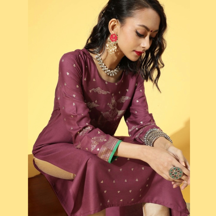 Women-Burgundy-Golden-Ethnic-Motifs-Printed-Kurta