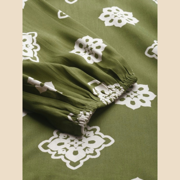 Women-Olive-Green-White-Ethnic-Motifs-Printed-Straight-Kurta