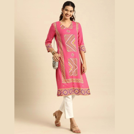 Women-Pink-White-Geometric-Printed-V-Neck-Pure-Cotton-Kurta