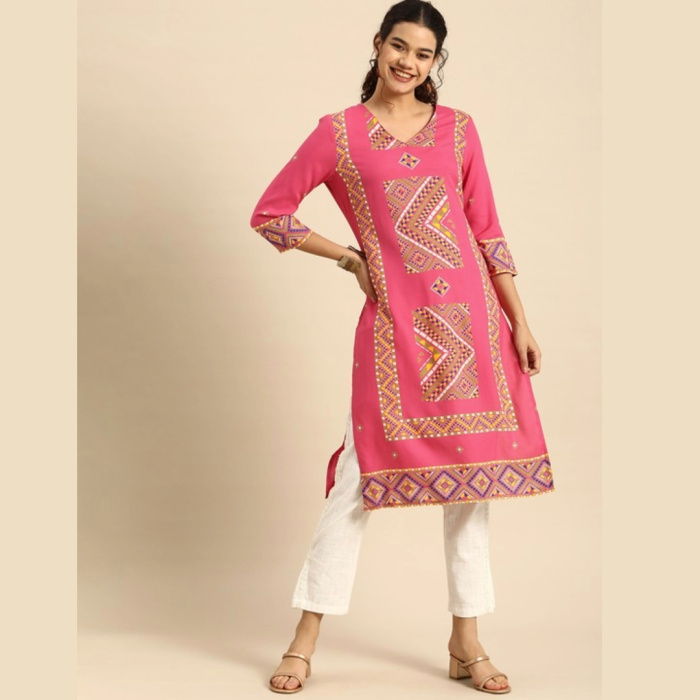 Women-Pink-White-Geometric-Printed-V-Neck-Pure-Cotton-Kurta