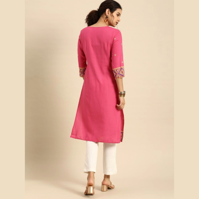 Women-Pink-White-Geometric-Printed-V-Neck-Pure-Cotton-Kurta