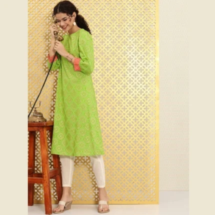 Women’s Green Bandhani Foil Print Kurta with White Pants For girls and womens