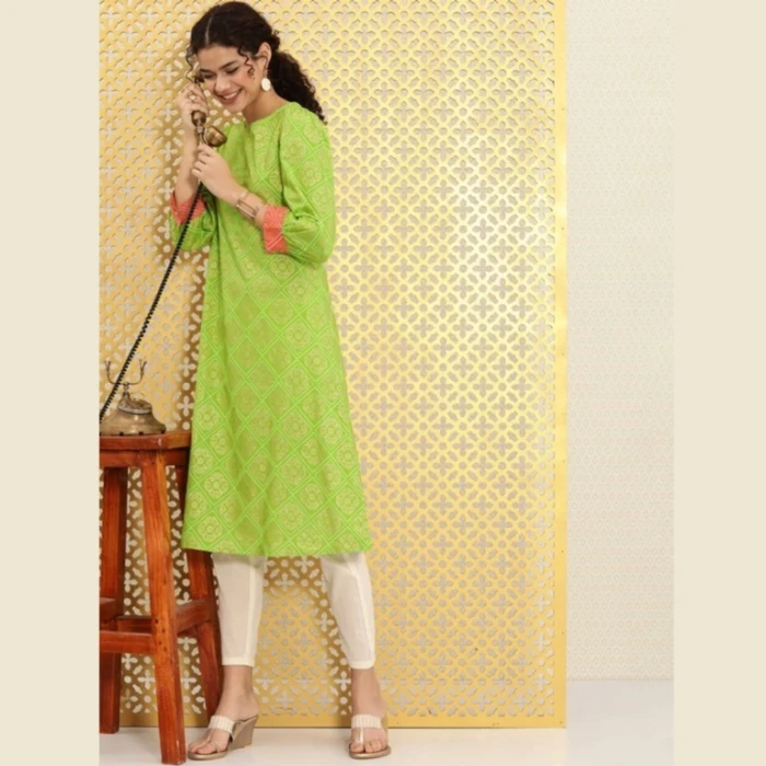 Women’s Green Bandhani Foil Print Kurta with White Pants For girls and womens